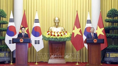 El secretario general y presidente To Lam y el presidente surcoreano Lee Jae Myung ofrecieron una rueda de prensa tras sus conversaciones.