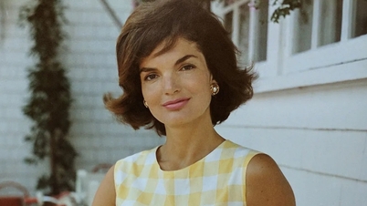 Moda wakacyjna inspirowana garderobą Jackie Kennedy.
