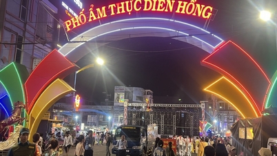 Duas tigelas de pho e uma variedade de outros pratos deliciosos atraem clientes para a rua gastronômica de Dien Hong.