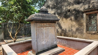 Pihak berkuasa sedang mengubah suai dan menambah baik kawasan di sekitar dua stel batu purba di Thanh Hoa.