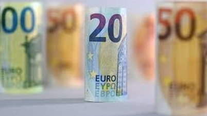 Kurs Euro pada 23 April: Penurunan tajam di semua lini, Vietcombank turun hingga 184 dong.