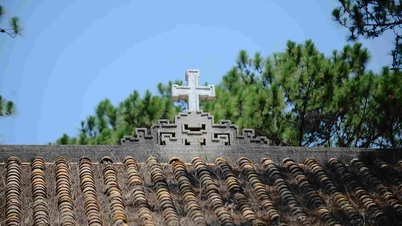 Graven til keiserinne Nam Phuongs far ligger blant fjellene og skogene i Da Lat.