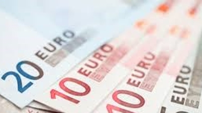 Tasso di cambio dell'euro oggi, 24 aprile: continua a scendere bruscamente su entrambi i mercati.