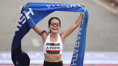 Sportivii profesioniști participă la cursa de alergare „Pe urmele unchiului Ho”.