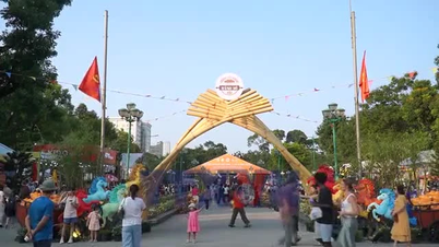 Festival Roti Vietnam ke-4 sibuk dengan pengunjung.