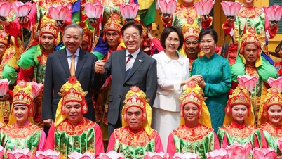 Vietnamský a jihokorejský vůdce spolu se svými manželkami navštívili císařskou citadelu Thang Long.