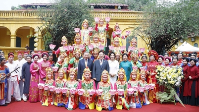 Setiausaha Agung dan Presiden To Lam serta Presiden Korea Selatan melawat Kubu Imperial Thang Long.