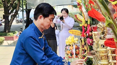 Directorul Liceului Hung Vuong: Un copac care vrea să reziste furtunilor trebuie să aibă rădăcini puternice.