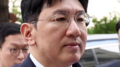 South Korean prosecutors reject arrest warrant for the 'mastermind' behind K-pop group BTS.