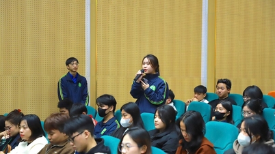 Studenten äußern Empörung darüber, zwei Jahre lang in AGs mitwirken zu müssen; Vietnamesische Landwirtschaftsakademie reagiert.
