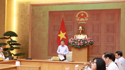 Premier Le Minh Hung współpracuje z Ministerstwem Edukacji i Szkoleń.