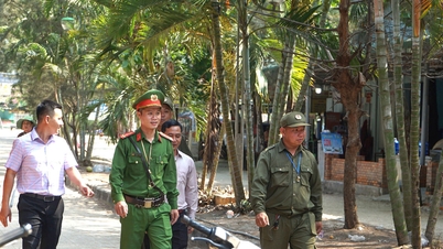 Keeping Cam Binh beach peaceful, ready to welcome visitors during the holiday season.