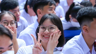 Penilaian kualitas dan ujian simulasi Matematika kelas 12 tahun 2026 untuk provinsi Nghe An.