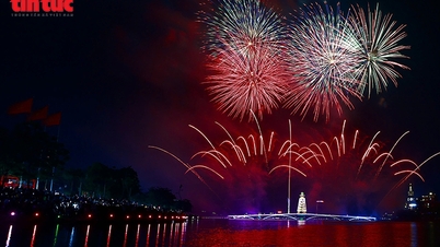 Rực rỡ màn trình diễn pháo hoa nghệ thuật dịp Giỗ Tổ Hùng Vương 2026