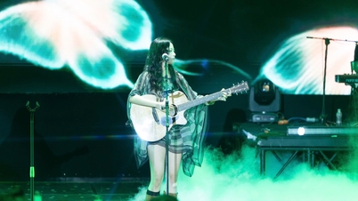 Hoang Dung, Phung Khanh Linh, Nguyen Hung... memberikan segalanya untuk beribu-ribu penonton di Konsert Sao.
