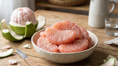 The benefits of grapefruit and the right way to eat it to avoid wasting nutrients.