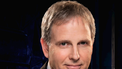 Den verdenskjente pianisten Kevin Kenner opptrer i Vietnam.