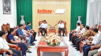 Az An Giang újság és a rádió-televízió tapasztalatot cserél és bővíti a média együttműködését a HTV-vel.
