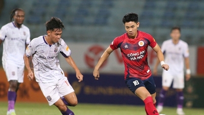 Partida de futebol ao vivo CAHN x SLNA: Quang Hai e Dinh Bac são difíceis de parar.