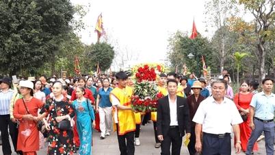 O costume singular de venerar Tan Vien Son Thanh