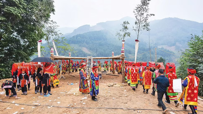 Mengeksploitasi sumber budaya etnik minoriti.