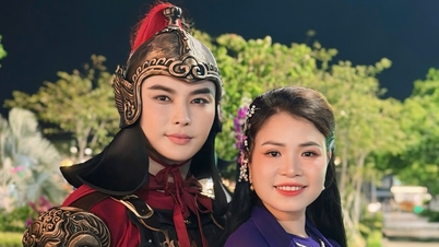 អ្នកឈ្នះពានរង្វាន់ Golden Bell ជំនាន់ទីមួយនៃល្ខោនអូប៉េរ៉ាប្រពៃណីវៀតណាម គឺ Vo Minh Lam និង Ngoc Doi បានជួបគ្នានៅ Ca Mau។