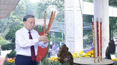 Generalsekreterare och president To Lam offrade rökelse för att hedra de heroiska martyrerna i Tay Ninh.