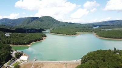 Concentrer les ressources sur le défrichement des terres dans la zone touristique nationale du lac Tuyen Lam.