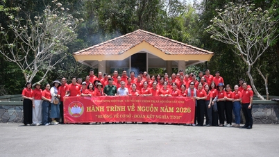 O Comitê da Frente da Pátria Vietnamita da província organizou uma visita ao sítio histórico na comuna de Tan Lap.