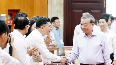 토 람 사무총장 겸 의장은 호치민시가 전략적 결의를 생생한 현실로 구현하는 데 앞장서야 한다고 강조했습니다.