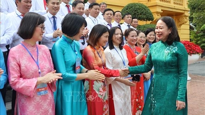 Vizepräsidentin Vo Thi Anh Xuan trifft sich mit herausragenden Gewerkschaftsvorsitzenden.