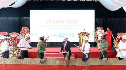De voorzitter van de Volksraad van de provincie Lam Dong, Luu Van Trung, was aanwezig bij de ceremonie voor de start van de bouw van politiebureaus in drie grensgemeenten.