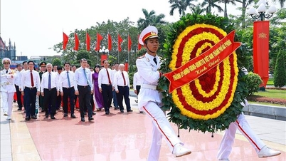 Premiärminister Le Minh Hung offrade rökelse för att hedra de heroiska martyrerna i staden Hai Phong.