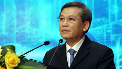 Il presidente della Commissione centrale per gli affari interni, Le Minh Tri, incontra gli elettori a Dong Nai.