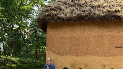Diálogo sobre a preservação da arquitetura das casas de Ha Nhi no contexto contemporâneo.