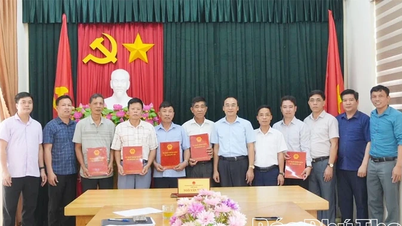 ឃុំហ័ងអាន បានផ្តល់វិញ្ញាបនបត្រសិទ្ធិប្រើប្រាស់ដីធ្លីដល់គ្រួសារចំនួន ៧។