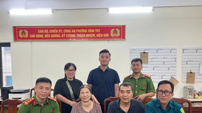 Vinh Tuy Bölgesi polisleri, kaybolan yaşlı kadının ailesiyle yeniden bir araya gelmesine yardımcı oldu.
