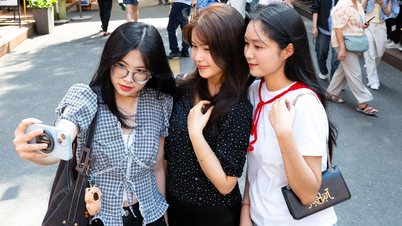 Podróżuj w okresie świąt 30 kwietnia i 1 maja: wakacje w domu stają się coraz popularniejsze, a hotele w Ho Chi Minh City uruchamiają serię atrakcyjnych atrakcji.