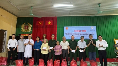 Das regionale Gesundheitszentrum Yen Binh koordinierte und organisierte zahlreiche Wohlfahrtsaktivitäten für Familien, die von politischen Leistungen profitierten, sowie für diejenigen, die sich um die Revolution in der Gemeinde Thac Ba verdient gemacht hatten.