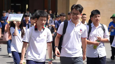 Hanoi announces the competition ratio for 10th grade, with Yen Hoa High School having the highest ratio at 1 in 3.35.