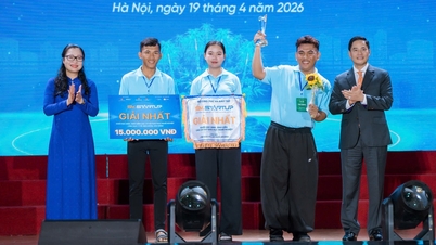 និស្សិតមកពីមហាវិទ្យាល័យវិជ្ជាជីវៈ Soc Trang «លើកពានរង្វាន់» សម្រាប់អាជីវកម្មថ្មីថ្មោងរបស់ពួកគេជាមួយនឹងភេសជ្ជៈ ST25 «តែអង្ករវ័យក្មេង» ដ៏ពិសេស។