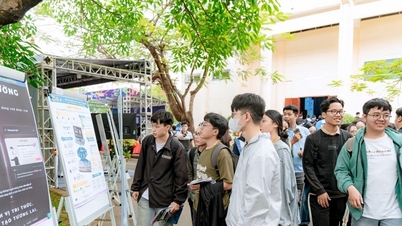 Connecting students to jobs from the classroom: Students proactively seize opportunities.
