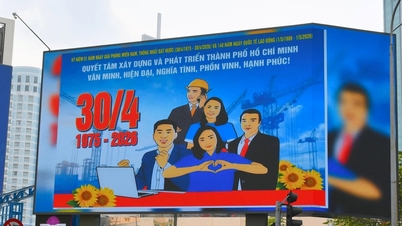 Ho Si Minh-várost színes zászlókkal és virágokkal díszítik fel április 30-a ünneplésére.