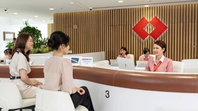Leader en matière d'engagement client : Techcombank atteint un niveau record de revenus liés aux frais de service, avec une croissance de plus de 46 %.
