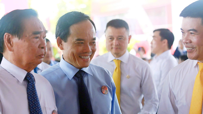 Hô Chi Minh-Ville lance la construction de 4 grands projets et accorde une décision d'investissement pour le méga-port de Can Gio.