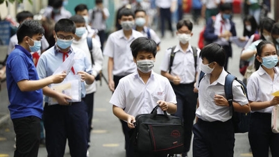 Mengapa banyak sekolah di Hanoi hanya memiliki beberapa ratus lowongan, tetapi menerima lebih dari 50.000 lamaran untuk kelas 10?