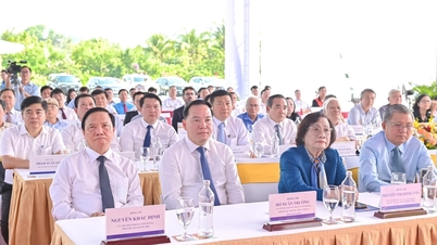 Der stellvertretende Sprecher der Nationalversammlung, Nguyen Khac Dinh, nahm an der Grundsteinlegung für das Truong Sa Museum in Khanh Hoa teil.