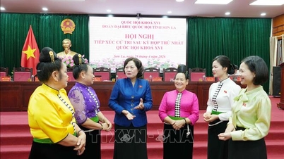 Místopředsedkyně Národního shromáždění Nguyen Thi Hong se setkává s voliči v Son La.