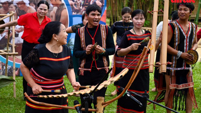 'Meeting Point in the Highlands' bursts with vibrant colors at the Vietnam Ethnic Culture and Tourism Village during the April 30th - May 1st holiday.
