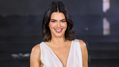 Get your summer wardrobe up with 8 groundbreaking trends from the fashion runways.